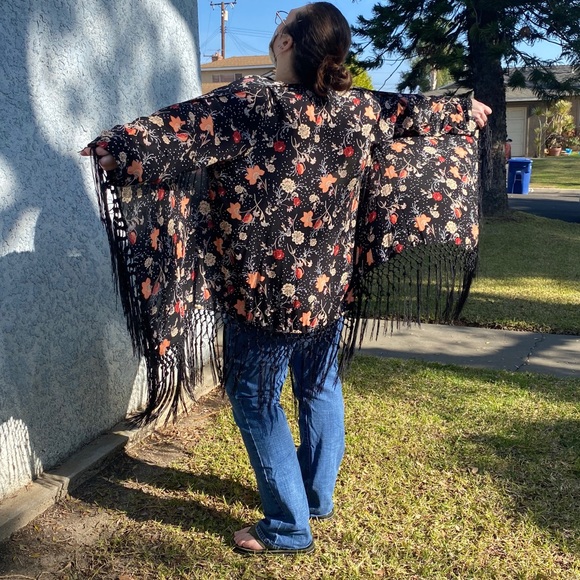Vintage Torrid Floral Kimono - Picture 5 of 7